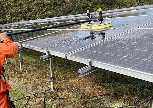 滋賀県東近江市 太陽光パネルの洗浄