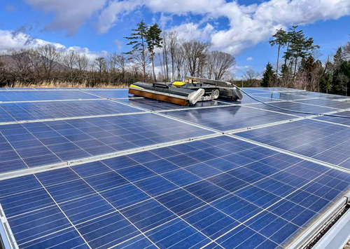 アマテラス洗浄機とソーラーパネル