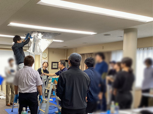 天カセエアコン清掃の様子